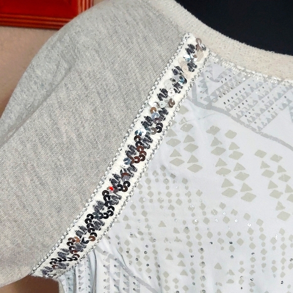 NWT Women's Jolt For Vanity Gray Aztec Patterned Sheer Knit Top - Picture 9 of 12